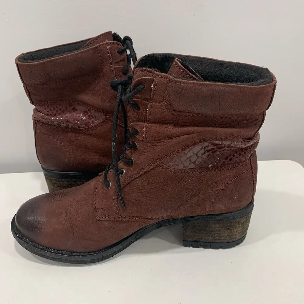 Catherine Malandrino Red Faux Suede Lace Up Combat Ankle Boots Women Sz 6.5